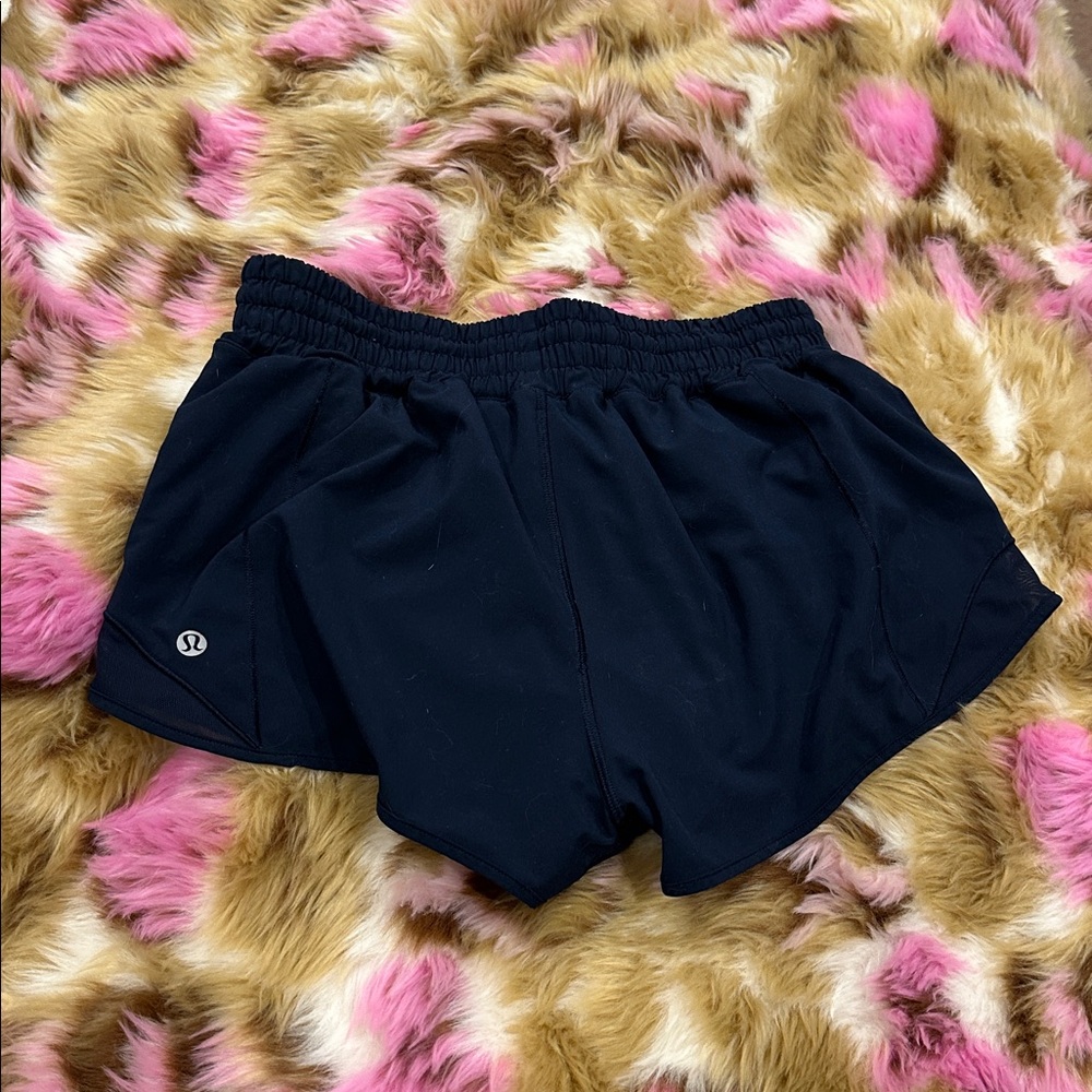 Lululemon hotty hot 2.5” high rise - Picture 2 of 2